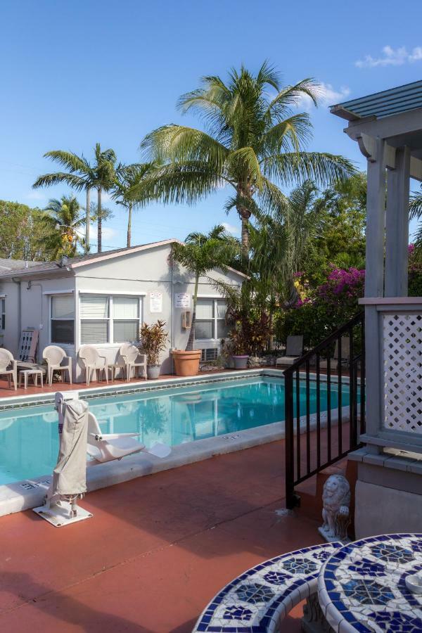 Richard'S Motel Courtyard Hollywood Exterior photo